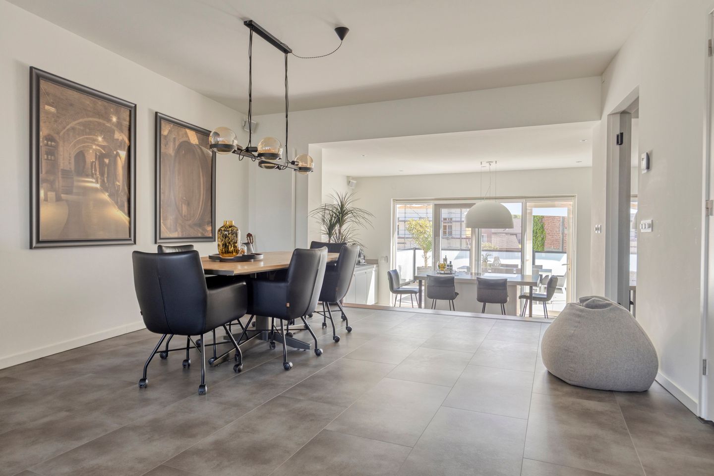 Spacious and Modern Apartment in Hulst Center with Rooftop Terrace and Private Parking — 14