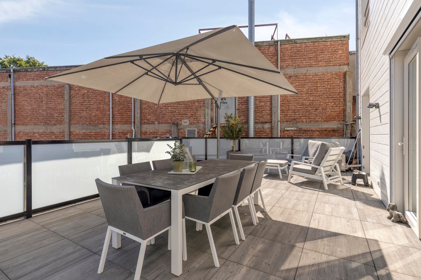 Spacious and Modern Apartment in Hulst Center with Rooftop Terrace and Private Parking — 34