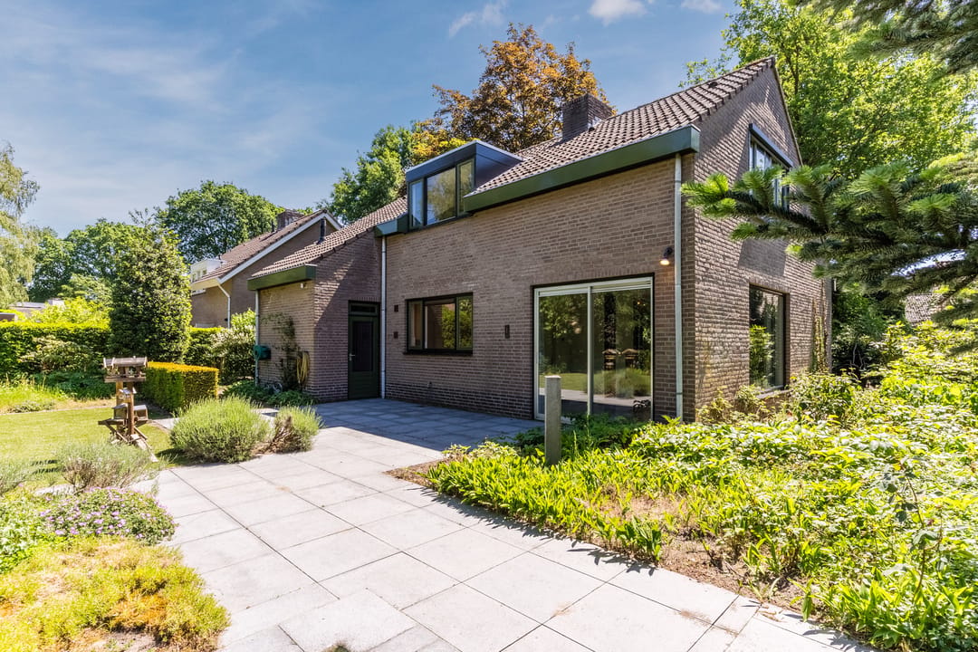 Spacious Detached Villa with Garden Near Forest in Geldrop — 37