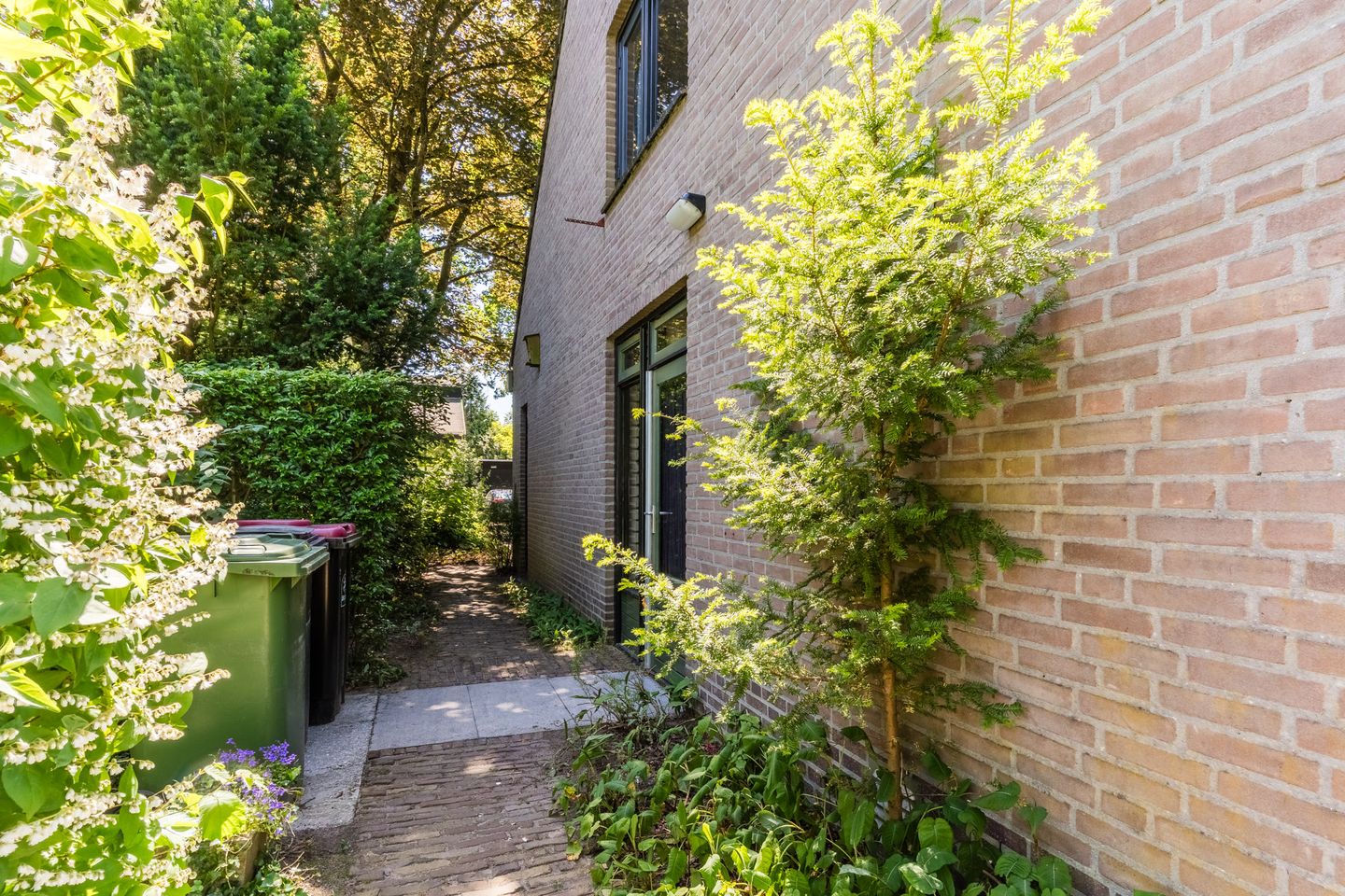 Spacious Detached Villa with Garden Near Forest in Geldrop — 50