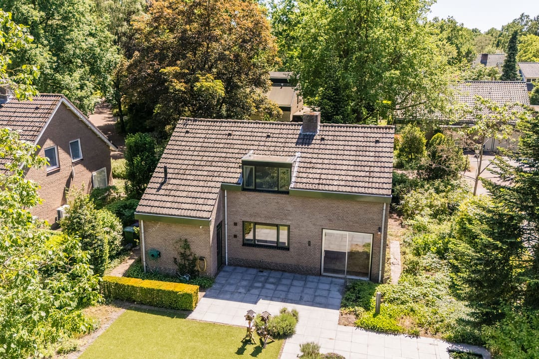 Spacious Detached Villa with Garden Near Forest in Geldrop — 52