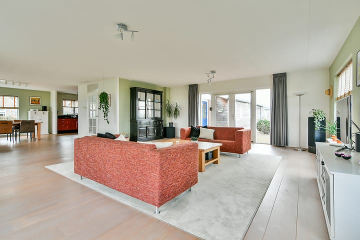 Vrijstaande woning te koop: Hoofdweg 1052, Nieuw-Vennep