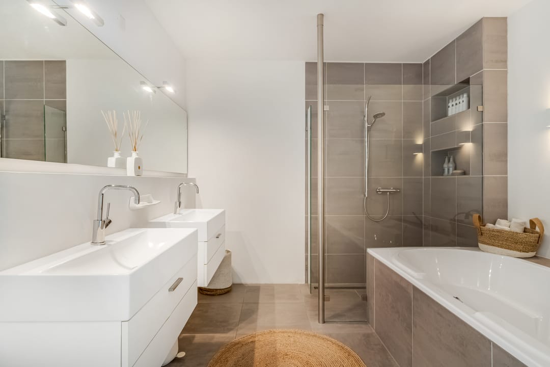 Renovated Dike Villa with Panoramic Rhine Views — 23