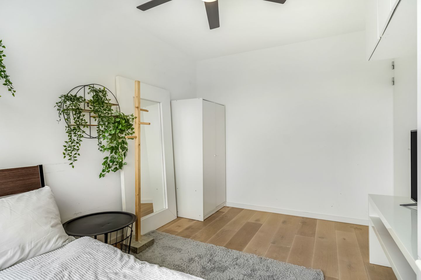 Renovated Dike Villa with Panoramic Rhine Views — 25