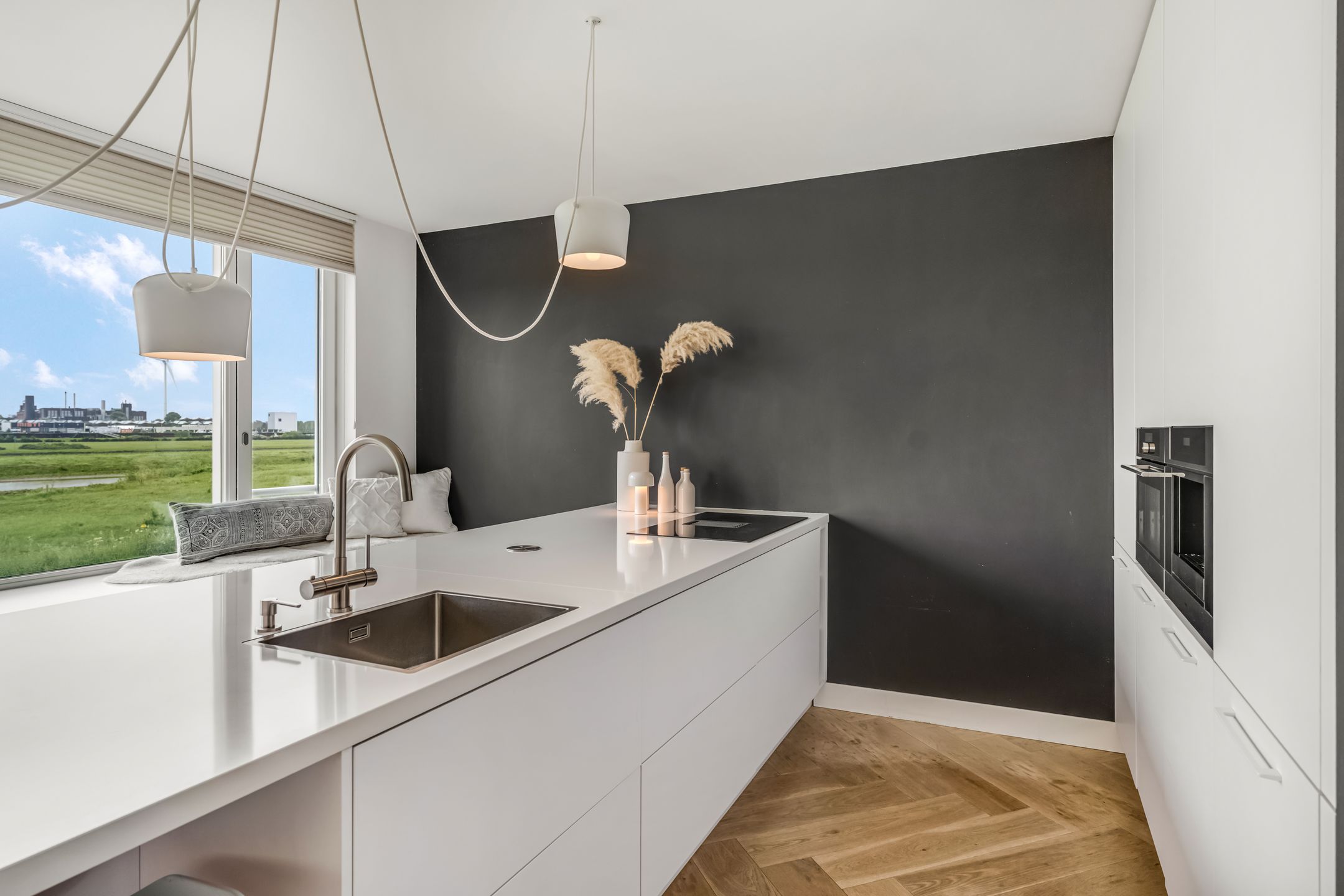 Renovated Dike Villa with Panoramic Rhine Views — 9