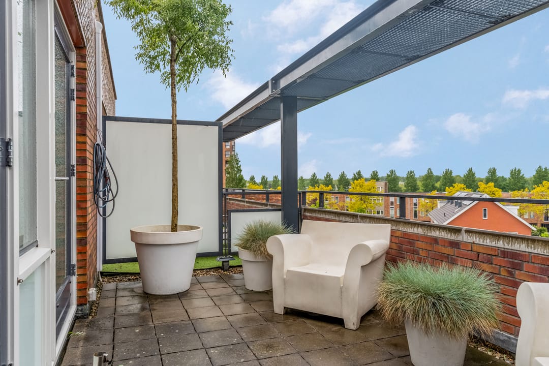 Renovated Dike Villa with Panoramic Rhine Views — 28