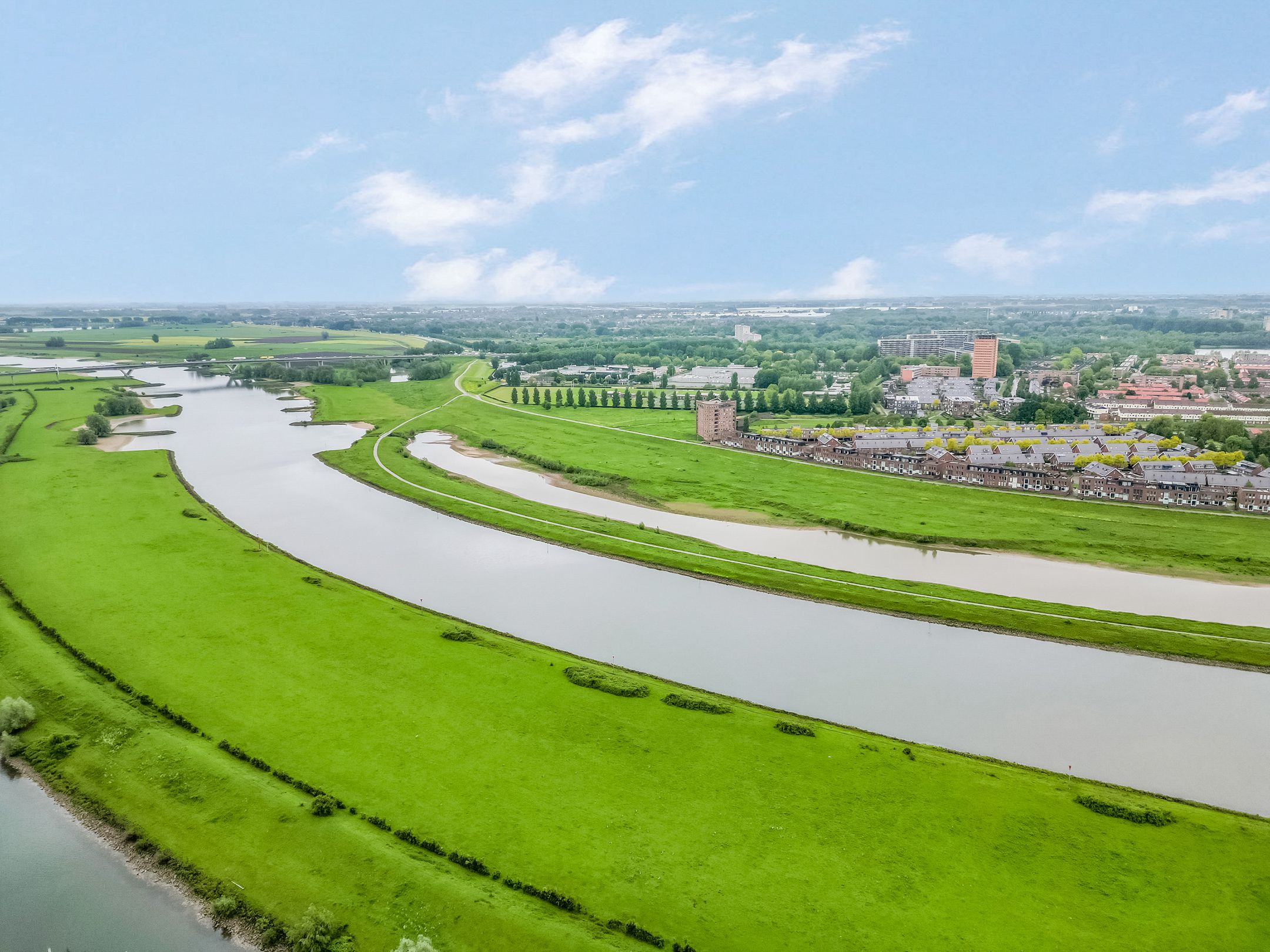 Renovated Dike Villa with Panoramic Rhine Views — 42