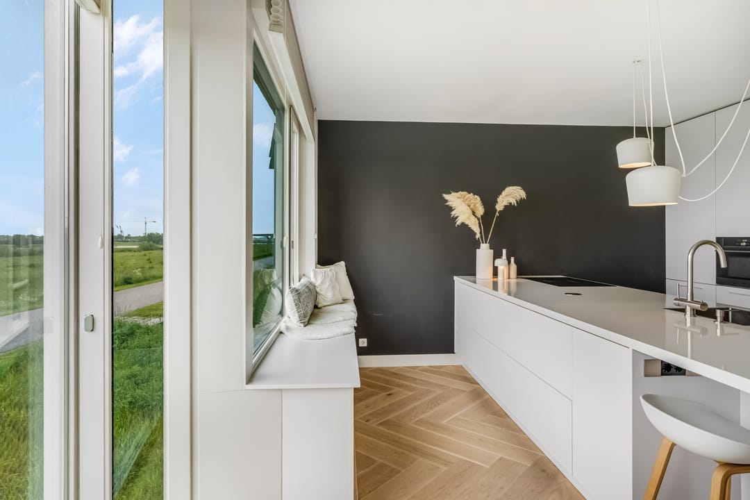 Renovated Dike Villa with Panoramic Rhine Views — 8