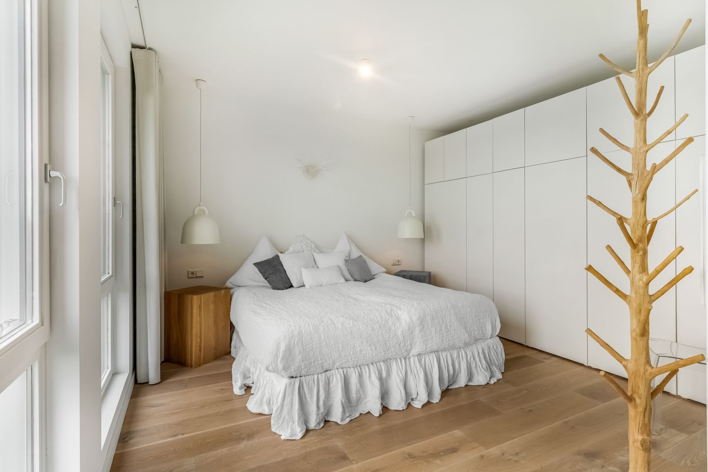 Renovated Dike Villa with Panoramic Rhine Views — 34