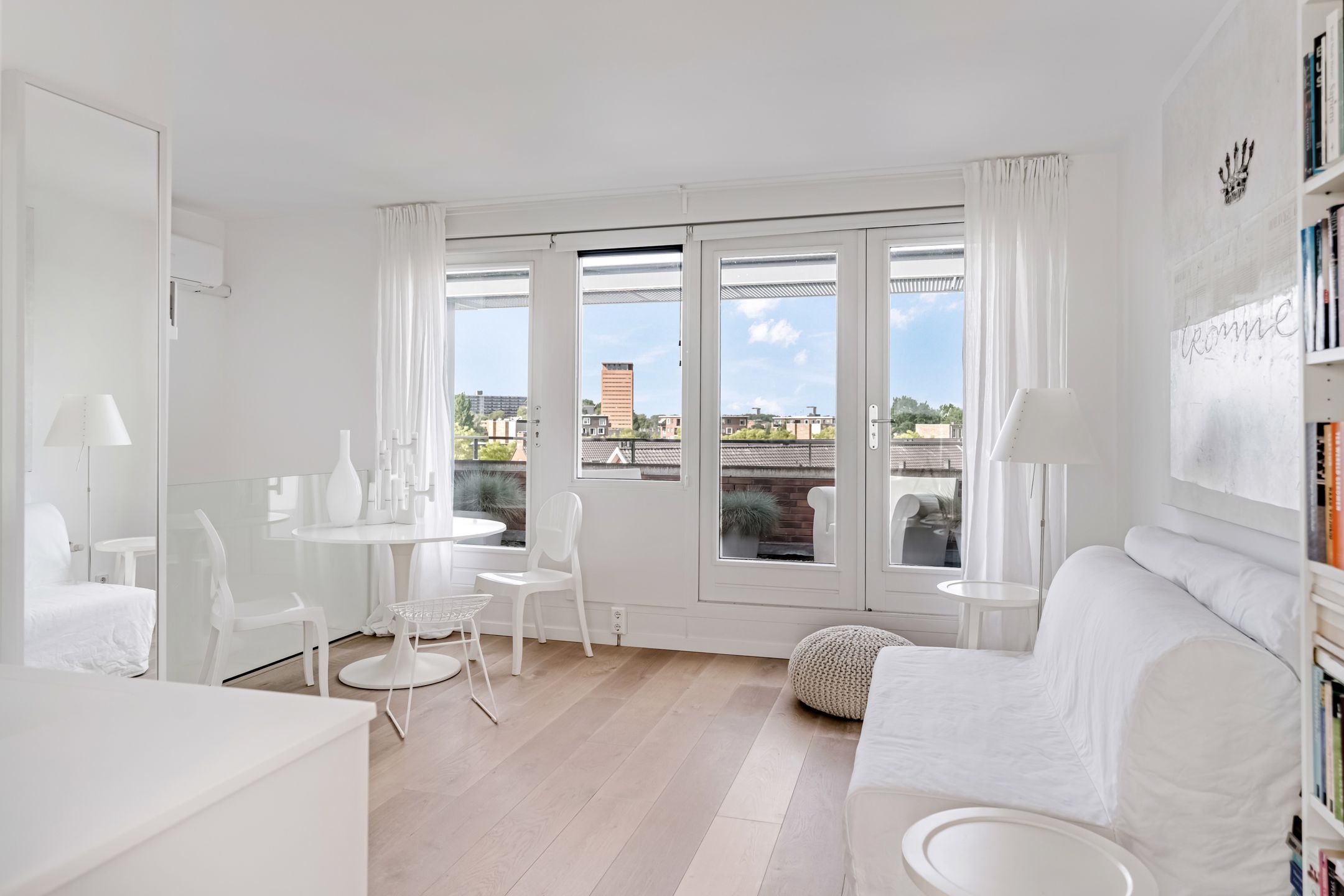 Renovated Dike Villa with Panoramic Rhine Views — 27