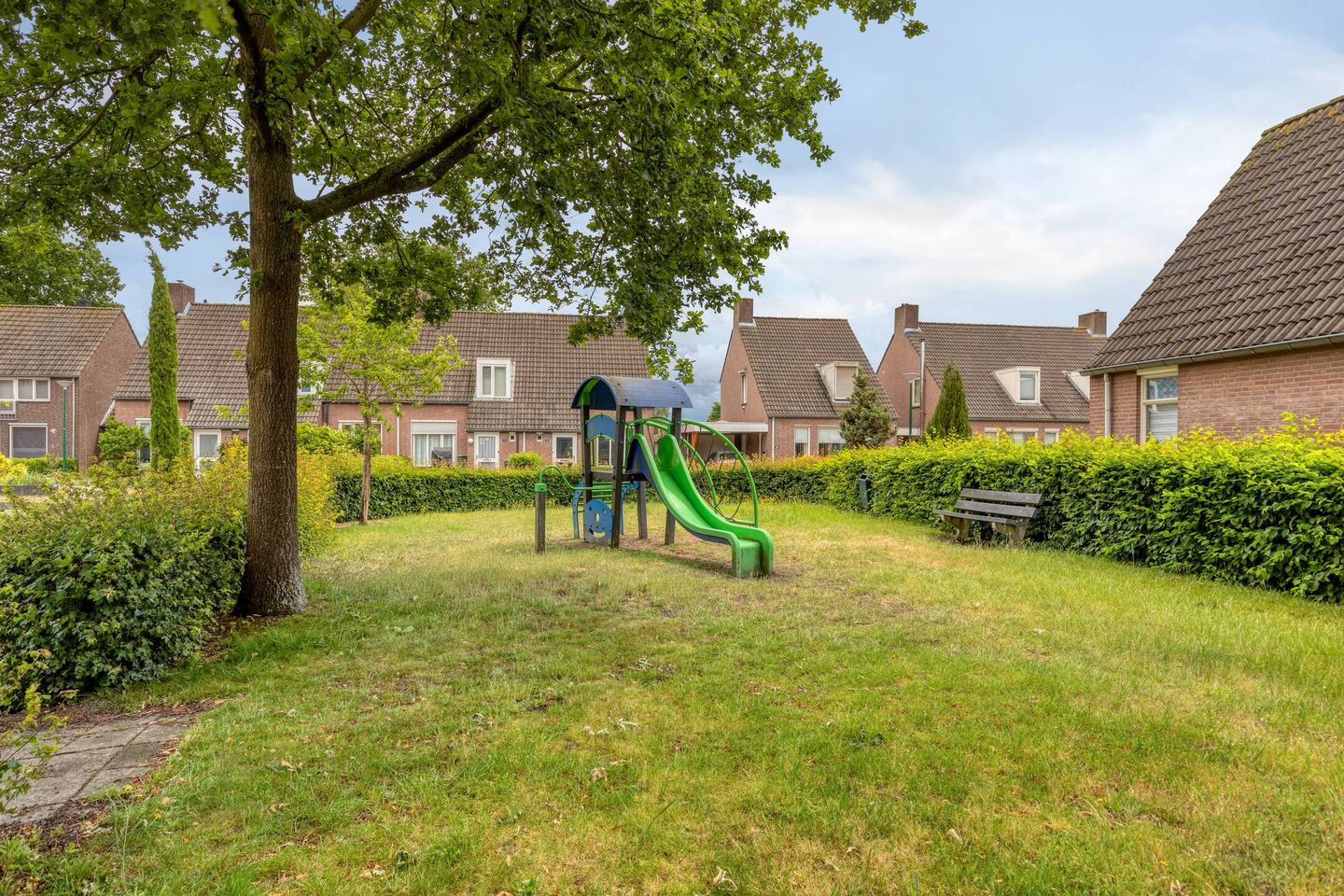 Spacious Extended Semi-Detached Home with Garage and Five Bedrooms — 35