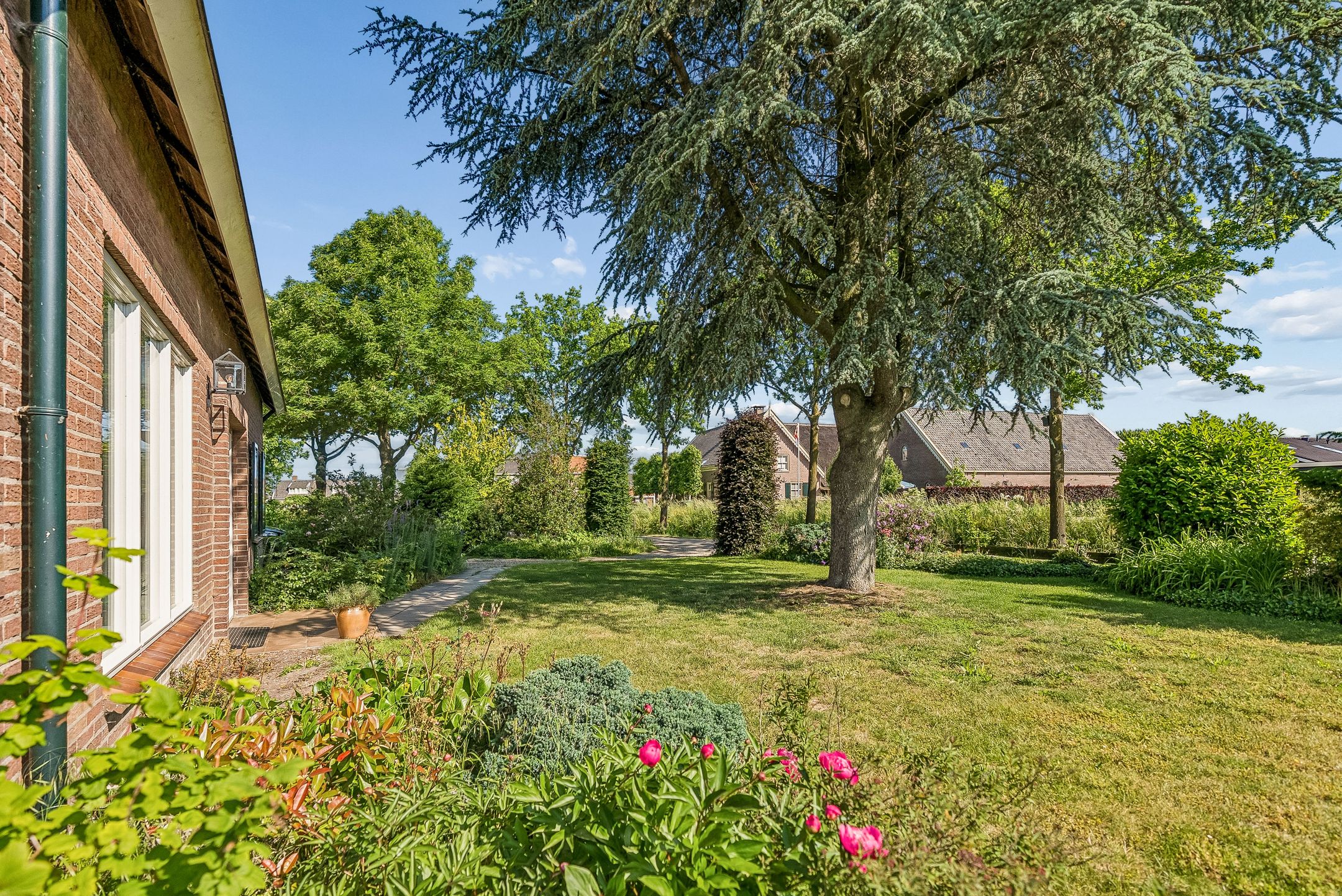 Detached Family Home with Large Garden and Rural Views in Schalkwijk — 48