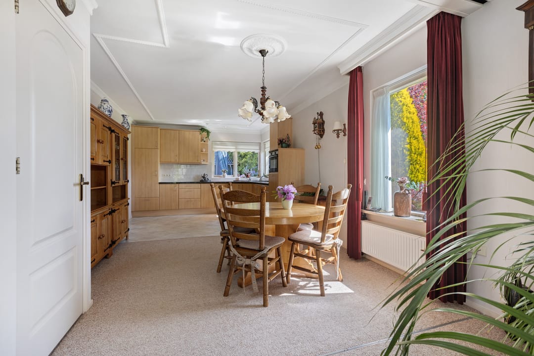 Spacious Detached Villa with Extensive Land and Private Garden — 11