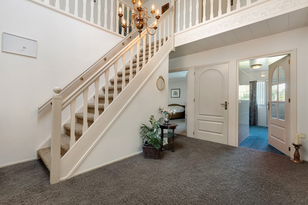 Spacious Detached Villa with Extensive Land and Private Garden — 16