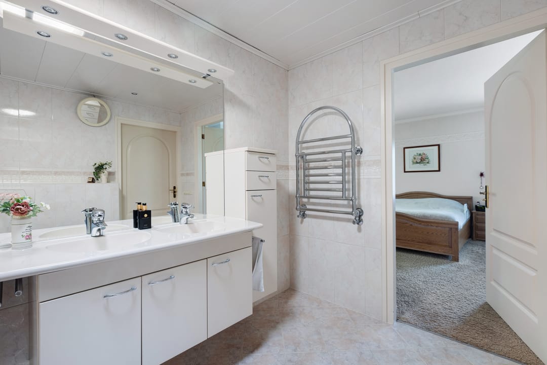 Spacious Detached Villa with Extensive Land and Private Garden — 26