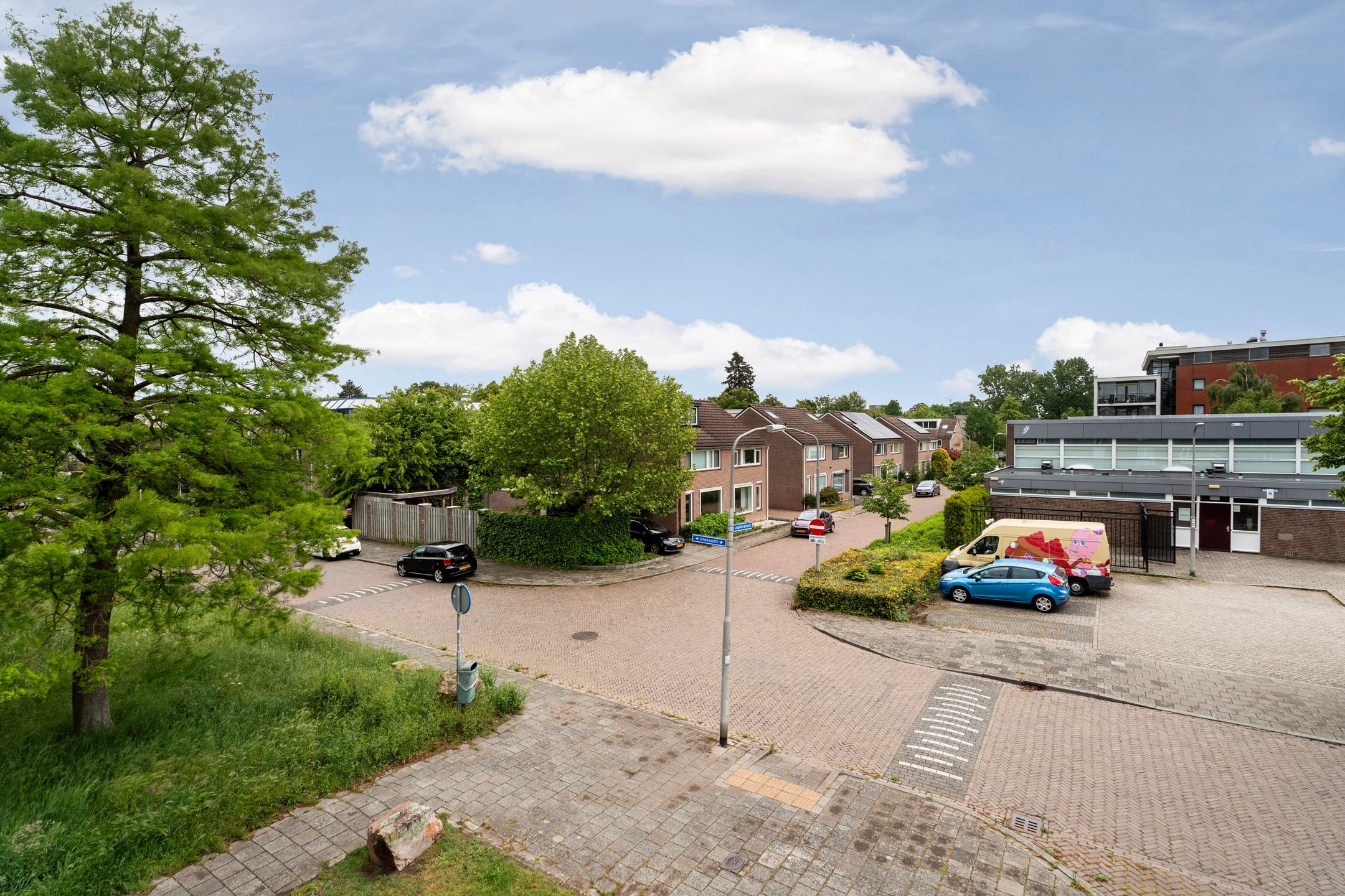 Spacious Move-in Ready Apartment with Two Balconies and Private Storage in Nijmegen — 36