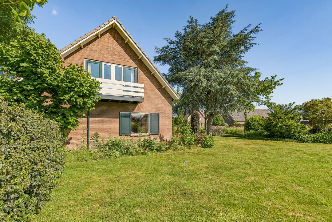 Detached Family Home with Large Garden and Rural Views in Schalkwijk — 47