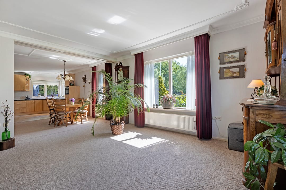 Spacious Detached Villa with Extensive Land and Private Garden — 8