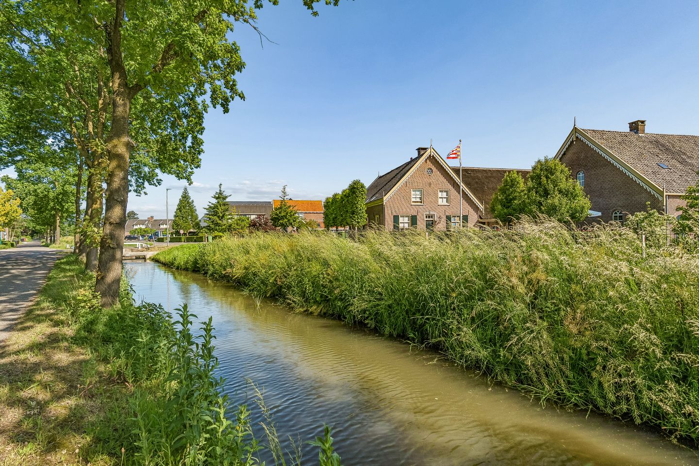 Detached Family Home with Large Garden and Rural Views in Schalkwijk — 64