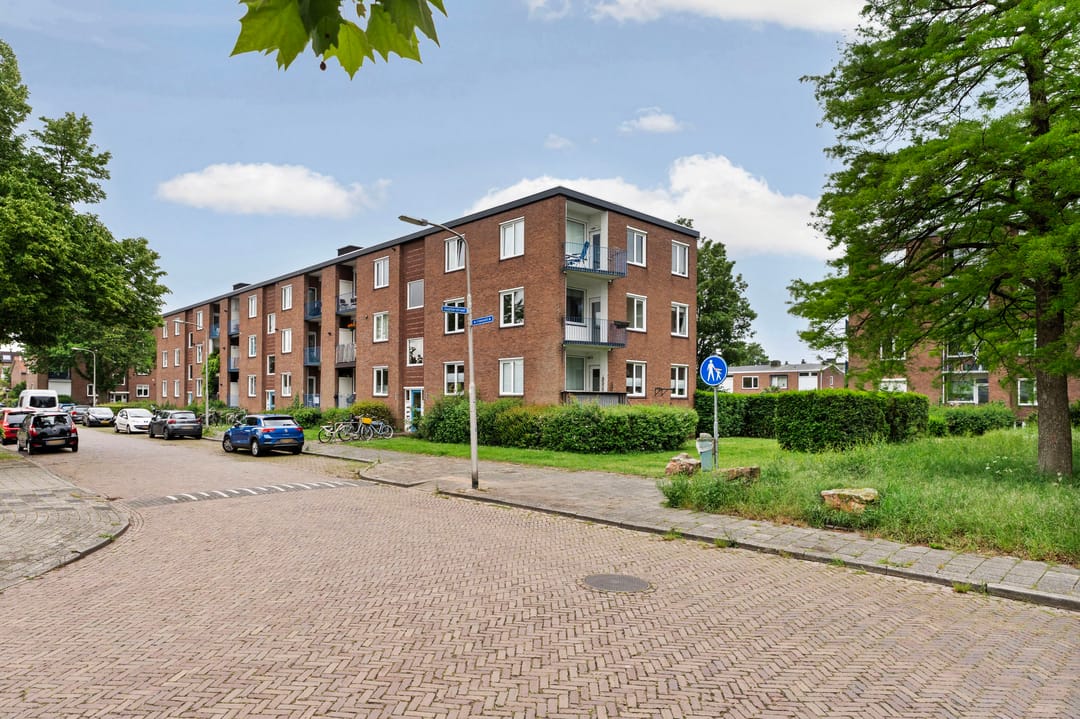 Spacious Move-in Ready Apartment with Two Balconies and Private Storage in Nijmegen — 52