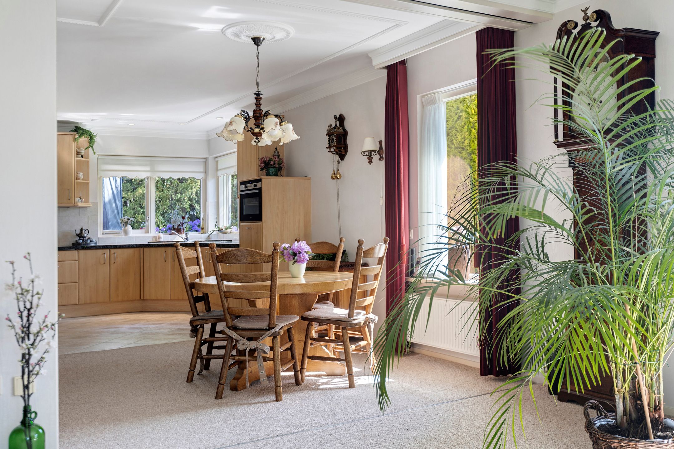 Spacious Detached Villa with Extensive Land and Private Garden — 9