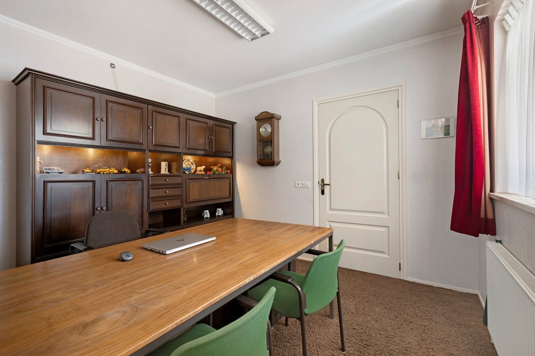 Spacious Detached Villa with Extensive Land and Private Garden — 31