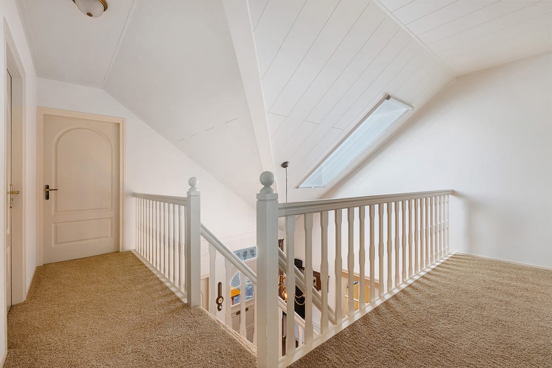 Spacious Detached Villa with Extensive Land and Private Garden — 37