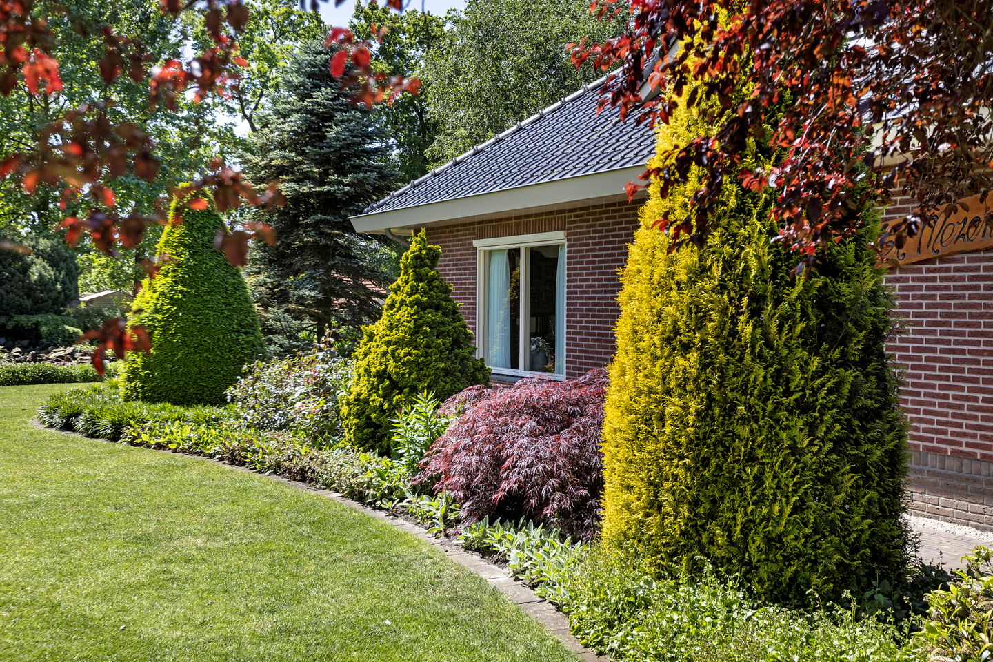 Spacious Detached Villa with Extensive Land and Private Garden — 50