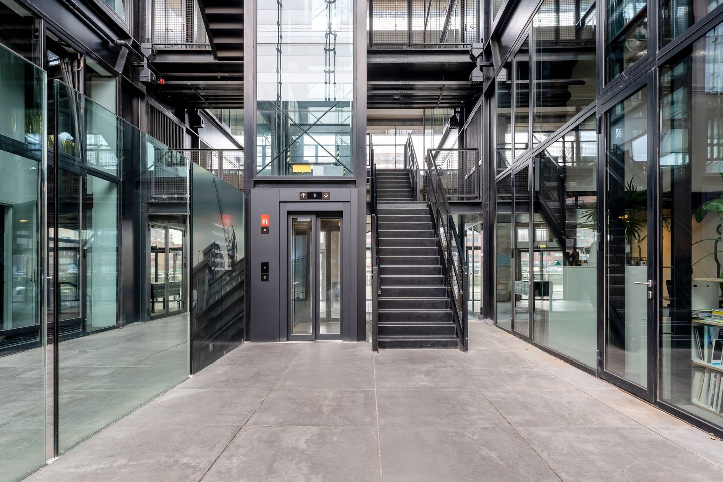 Photo 5 of Lloydstraat 188