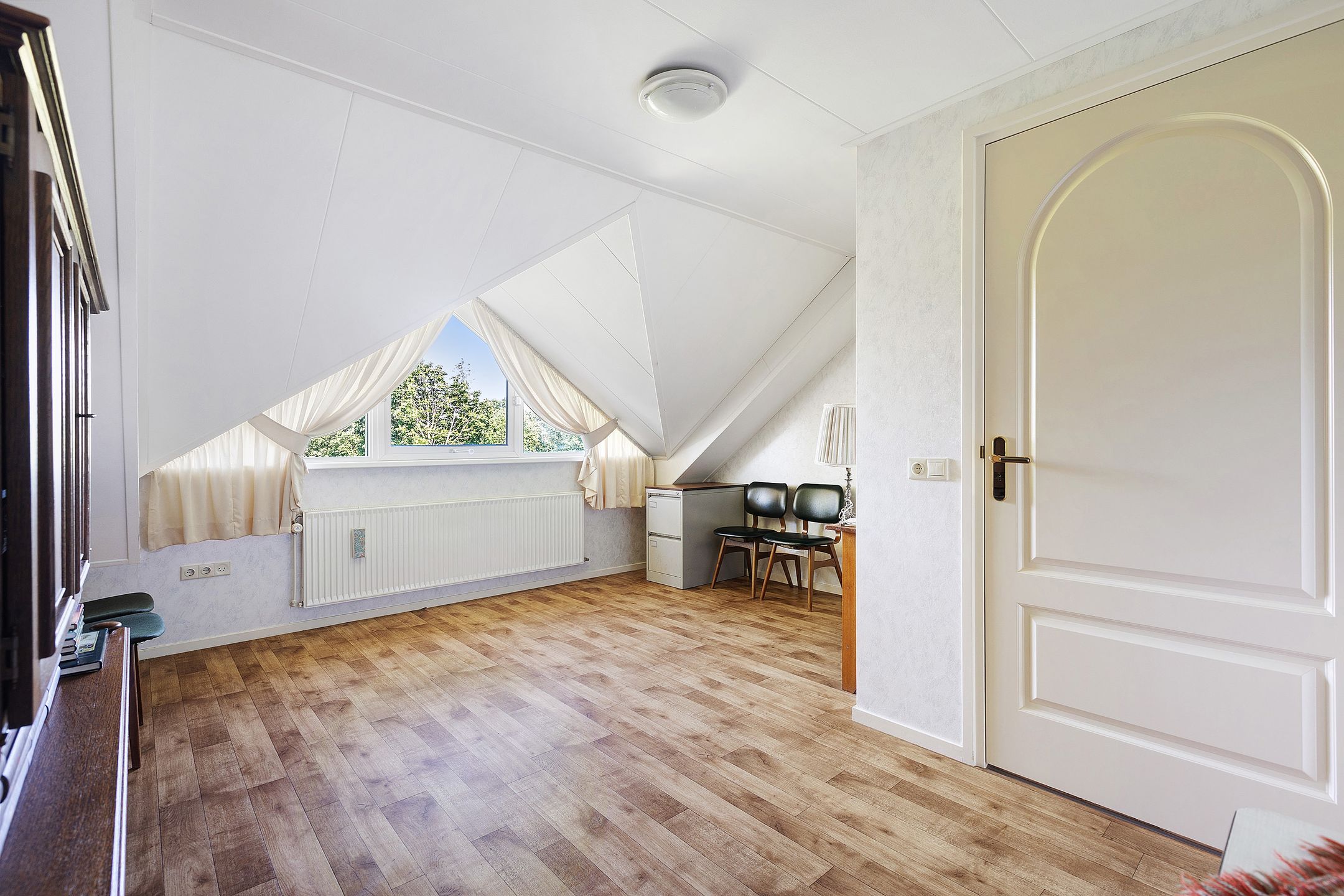 Spacious Detached Villa with Extensive Land and Private Garden — 42