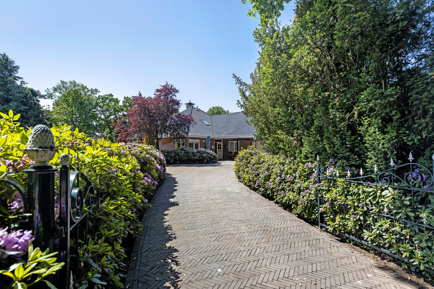 Spacious Detached Villa with Extensive Land and Private Garden — 59