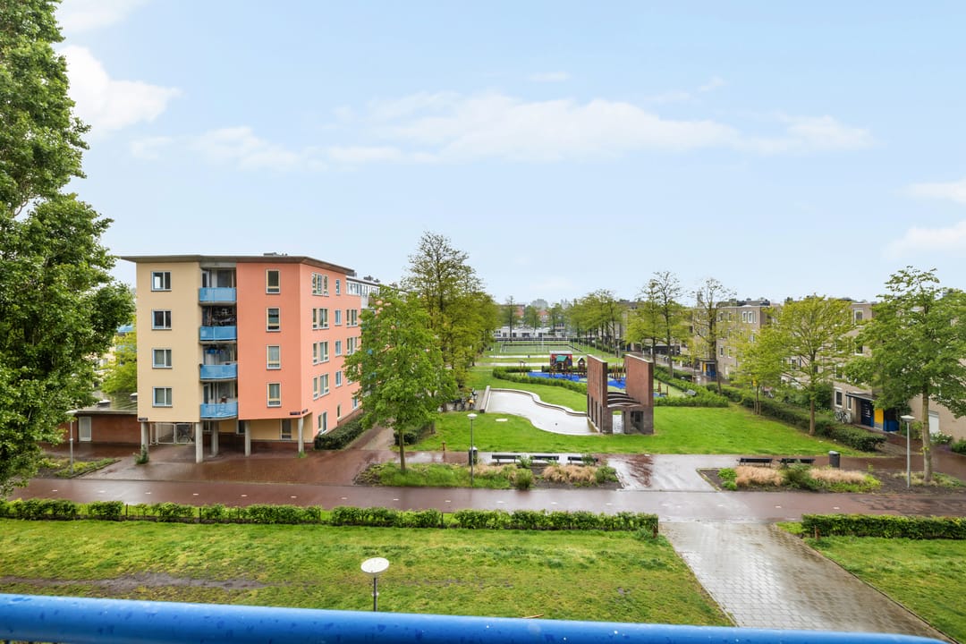 Bright and Spacious 3-Room Apartment with Private Parking in Amsterdam Eastern Docklands — 22