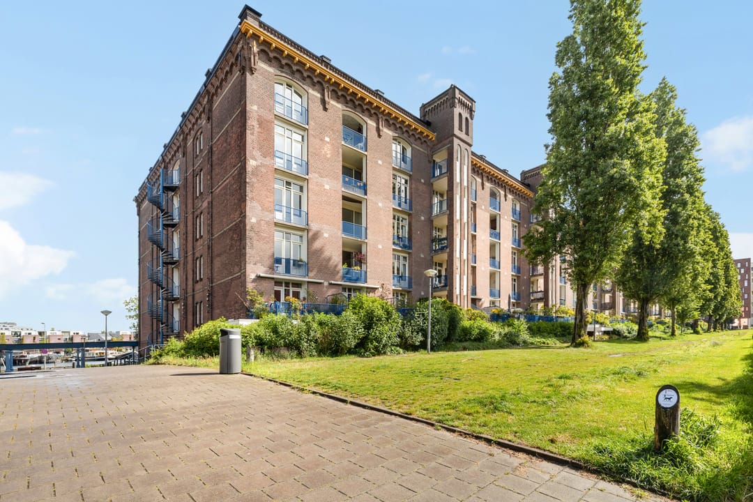 Bright and Spacious 3-Room Apartment with Private Parking in Amsterdam Eastern Docklands — 23