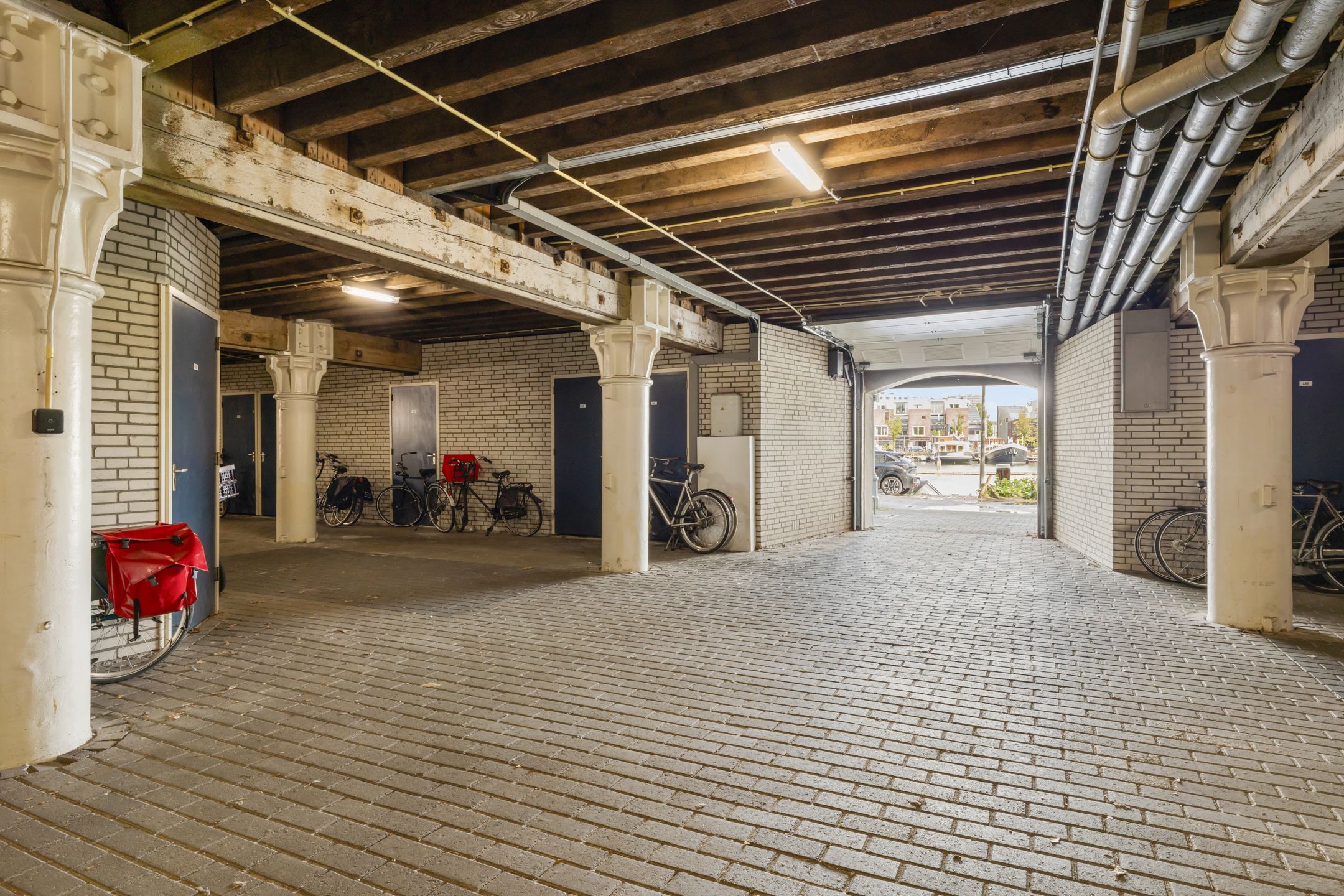 Bright and Spacious 3-Room Apartment with Private Parking in Amsterdam Eastern Docklands — 21