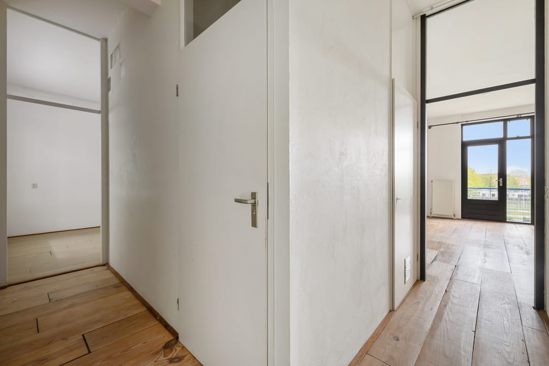 Bright and Spacious 3-Room Apartment with Private Parking in Amsterdam Eastern Docklands — 13