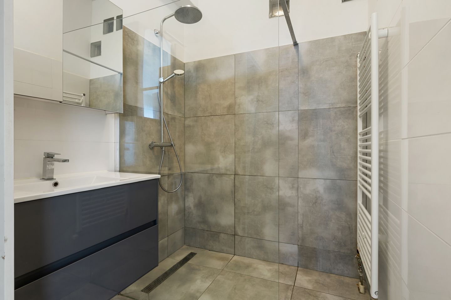Bright and Spacious 3-Room Apartment with Private Parking in Amsterdam Eastern Docklands — 14