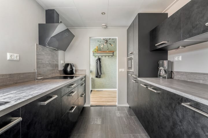 Photo 2 of Zwaluwstraat 38
