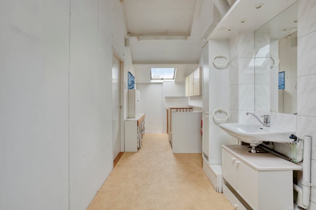 Spacious Corner Townhouse with Extensive South-Facing Garden in Quiet Green Location — 28