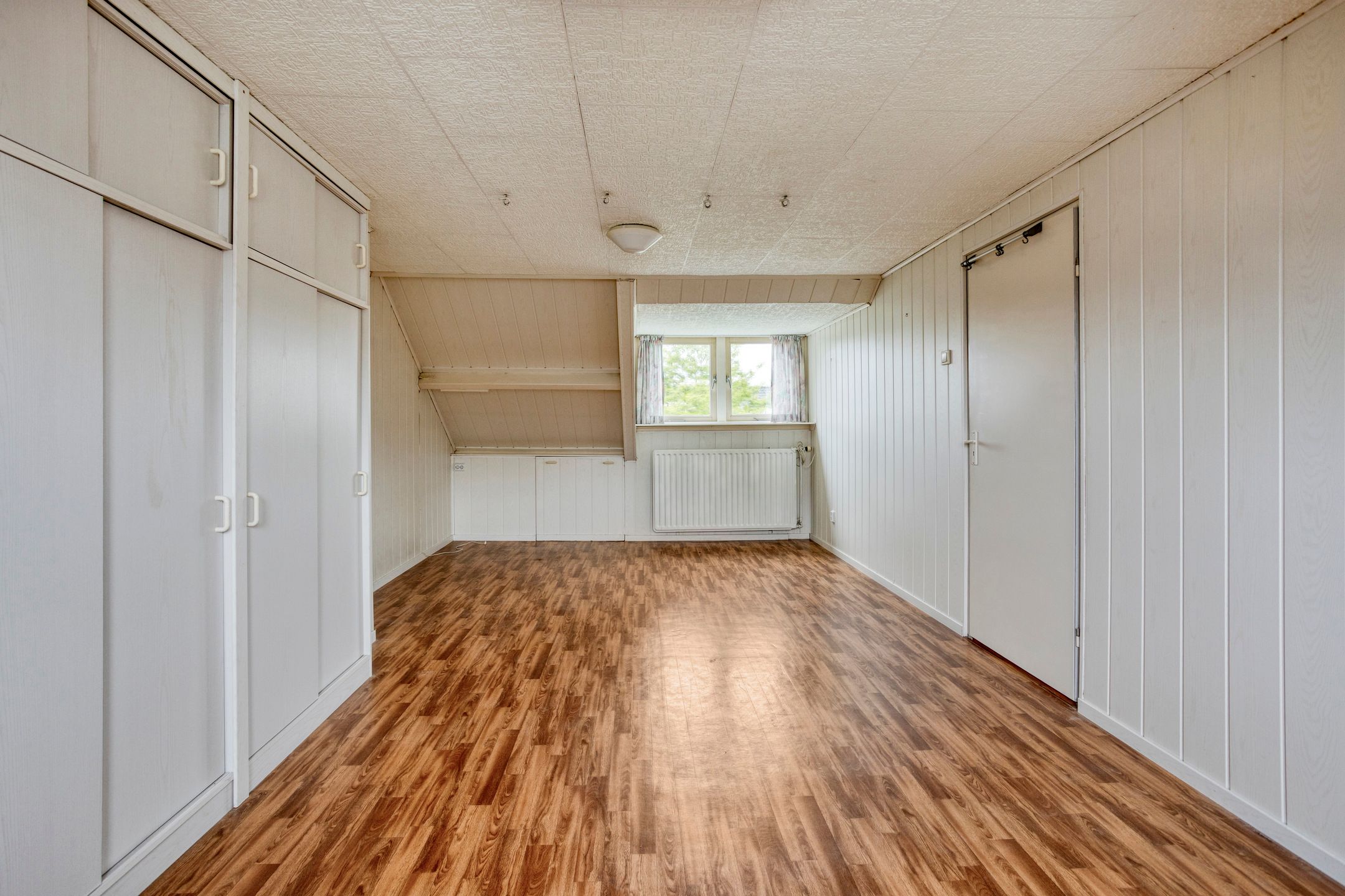 Spacious Corner Townhouse with Extensive South-Facing Garden in Quiet Green Location — 30