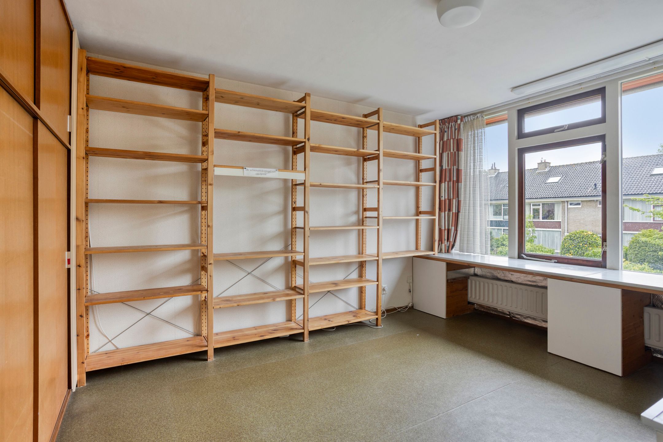 Spacious Corner Townhouse with Extensive South-Facing Garden in Quiet Green Location — 24