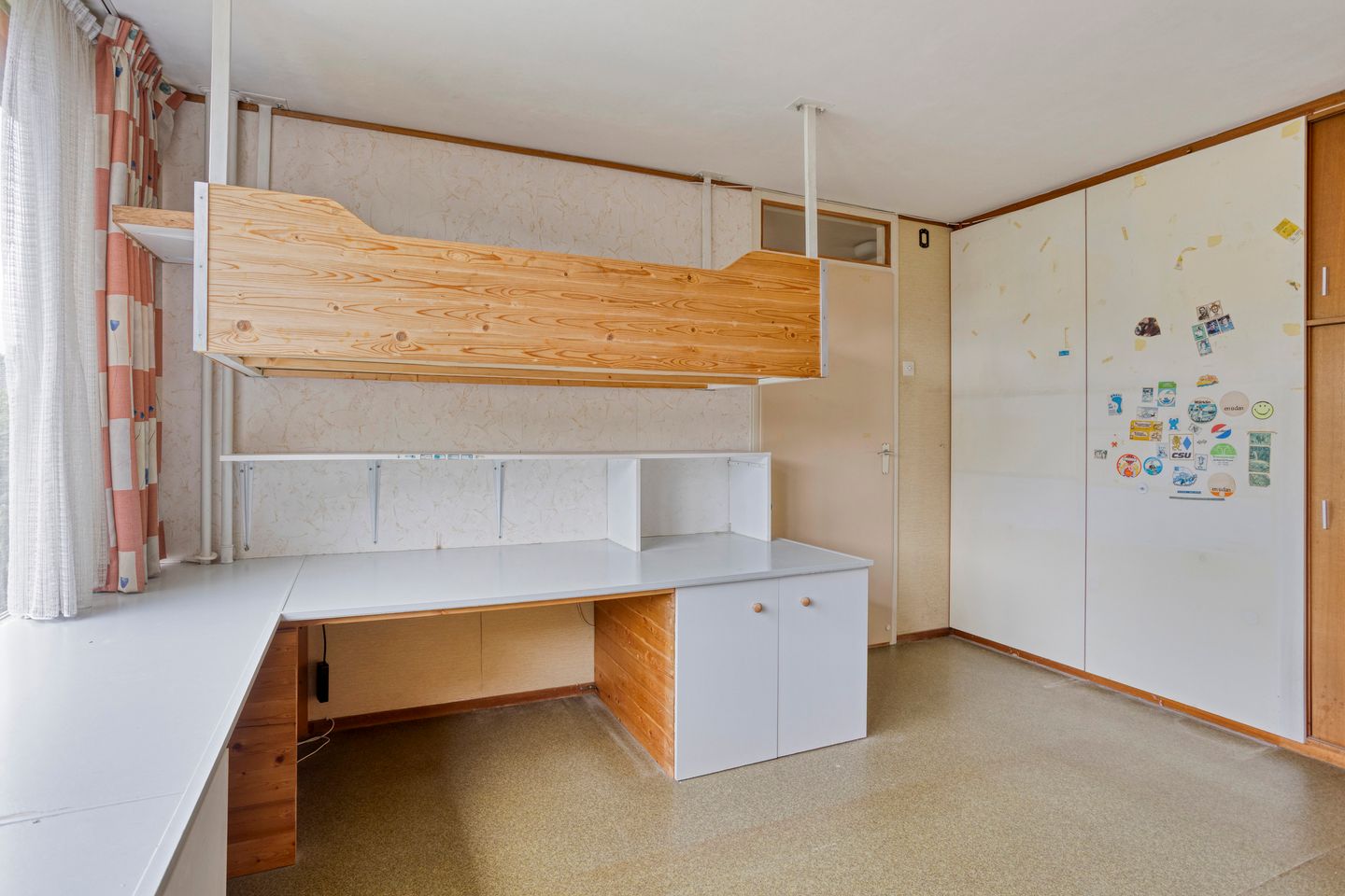 Spacious Corner Townhouse with Extensive South-Facing Garden in Quiet Green Location — 25