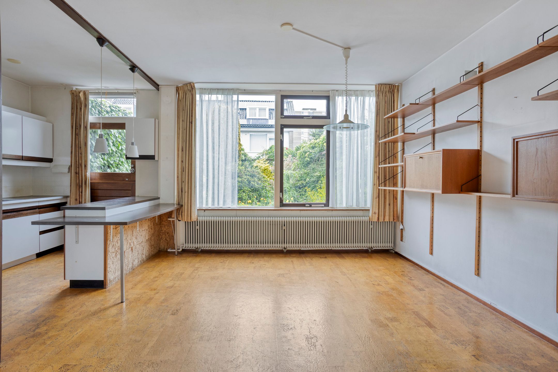 Spacious Corner Townhouse with Extensive South-Facing Garden in Quiet Green Location — 9
