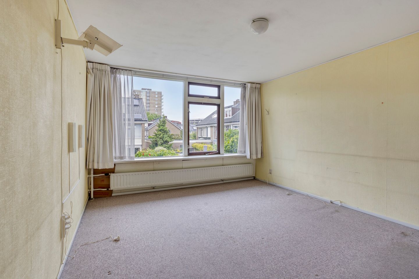 Spacious Corner Townhouse with Extensive South-Facing Garden in Quiet Green Location — 19