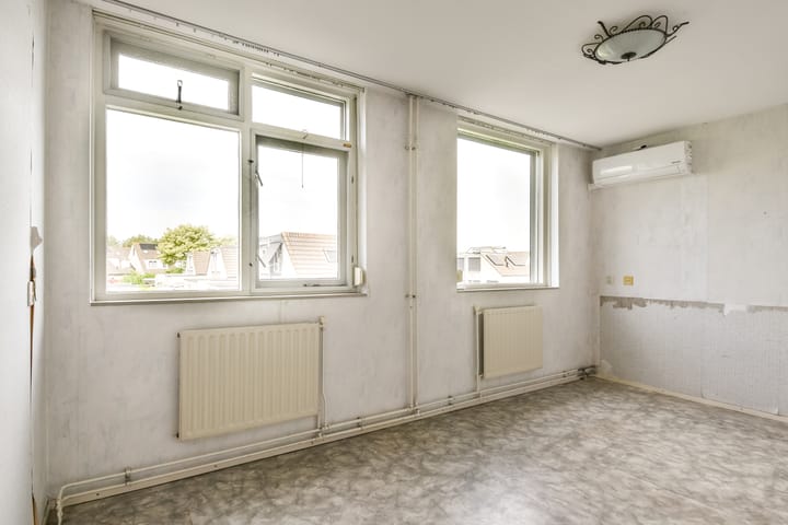 Tussenwoning te koop: Johanna Naber-erf 176, Dordrecht