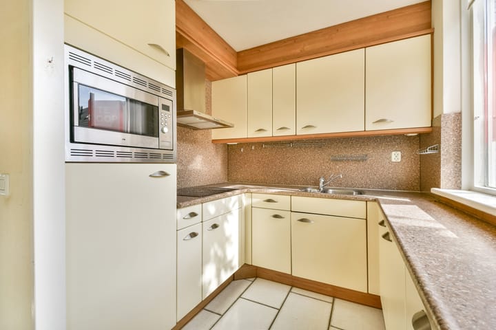 Tussenwoning te koop: Johanna Naber-erf 176, Dordrecht