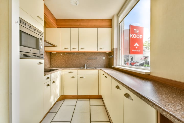 Tussenwoning te koop: Johanna Naber-erf 176, Dordrecht