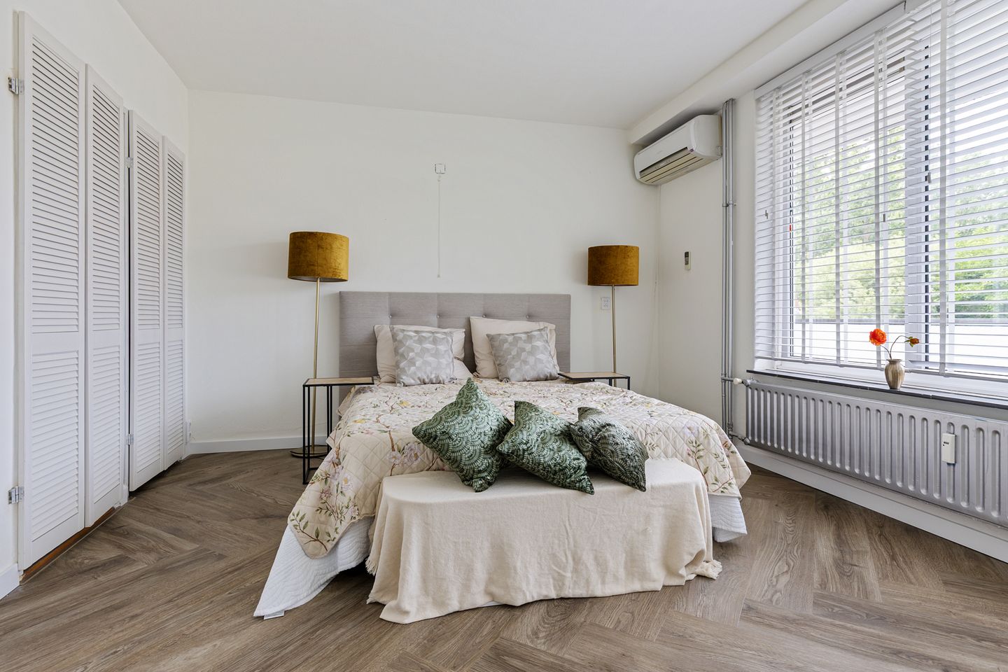 Spacious Two Bedroom Apartment with Balcony in Amstelveen — 25
