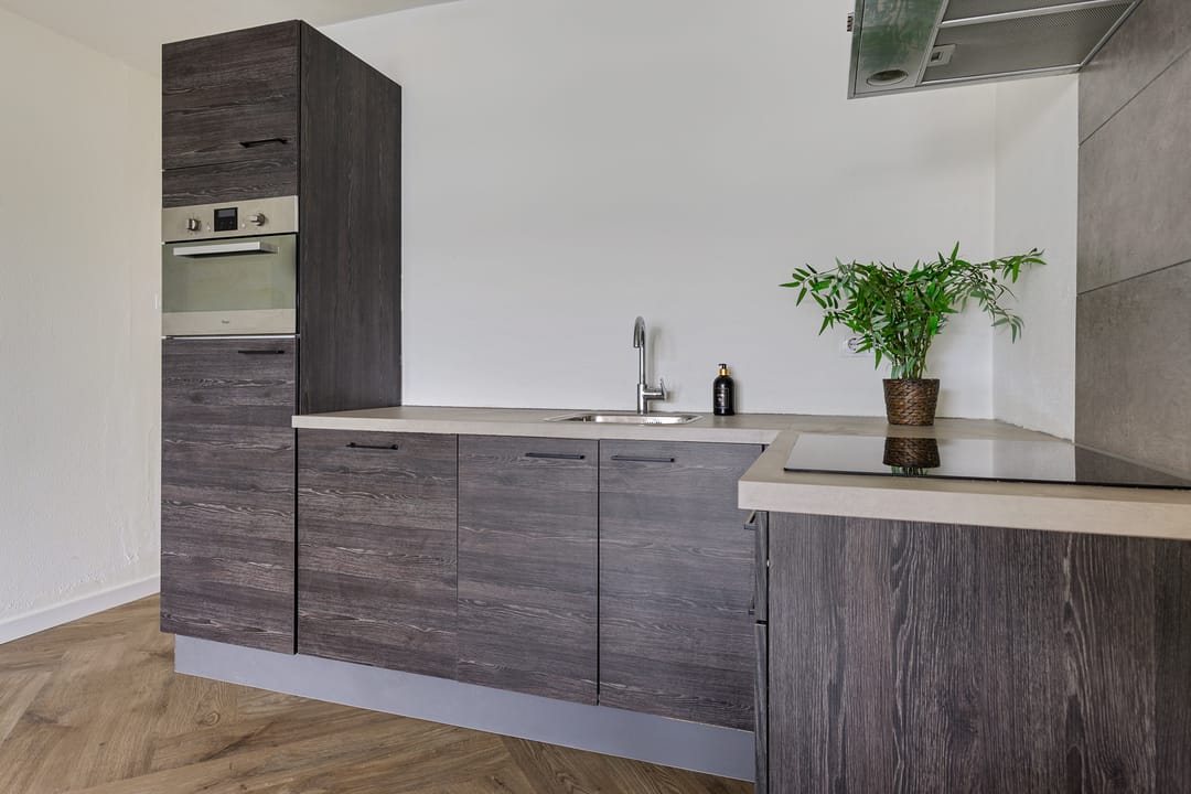 Spacious Two Bedroom Apartment with Balcony in Amstelveen — 8