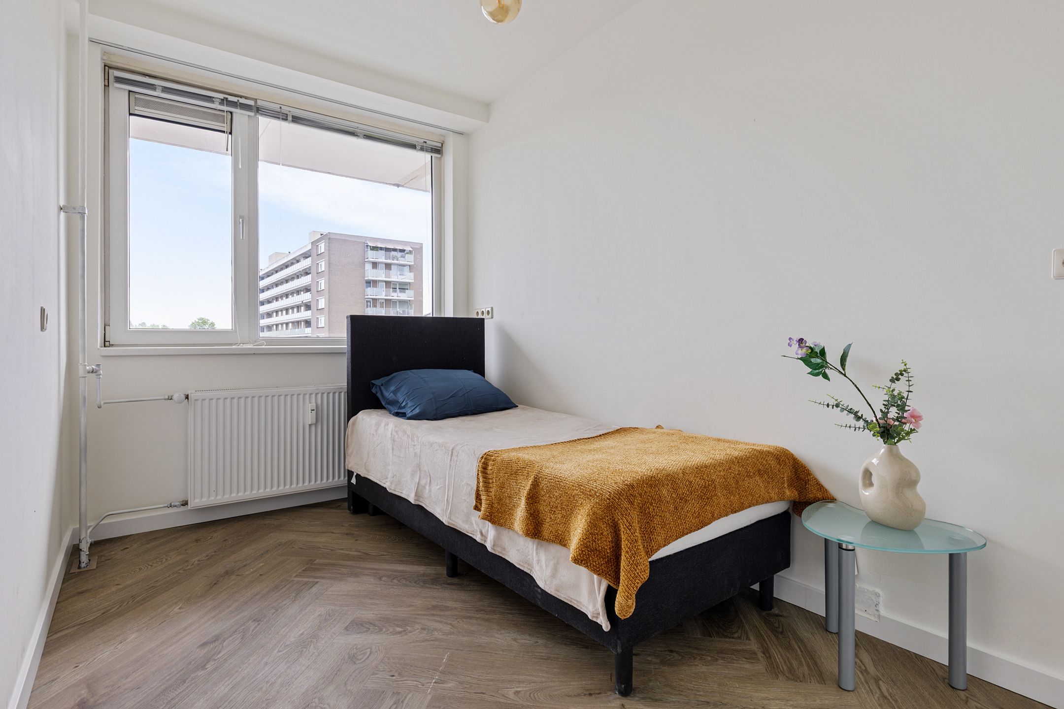 Spacious Two Bedroom Apartment with Balcony in Amstelveen — 18