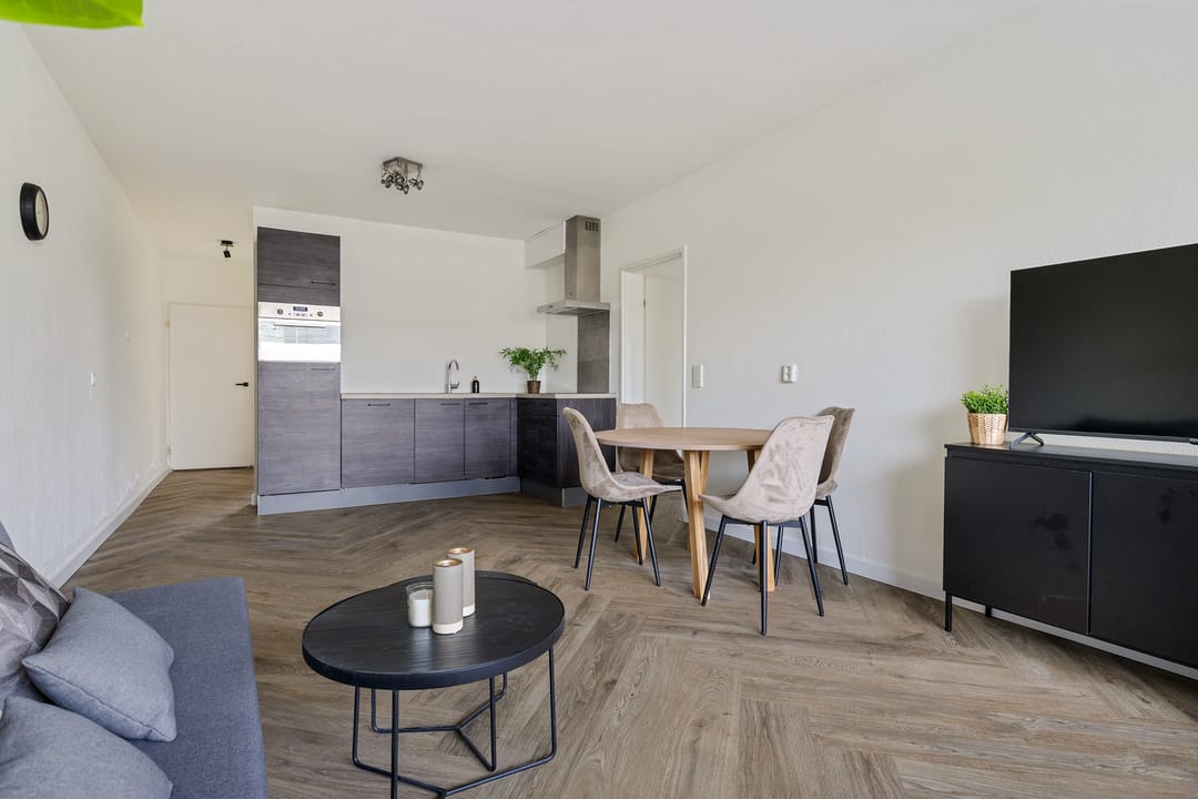 Spacious Two Bedroom Apartment with Balcony in Amstelveen — 16